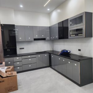 Tủ bếp trên dưới xám đen